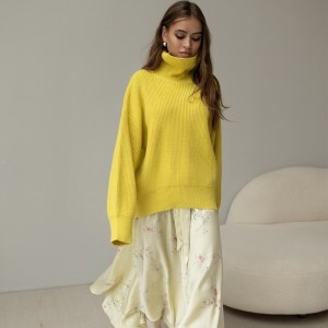 Maglia oversize a maniche lunghe con collo alto in maglia di misto lana da donna